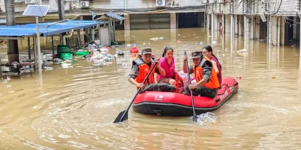 Autoritățile chineze au evacuat sâmbătă peste 1,8 milioane de persoane. FOTO: X/@BishopPOEvang