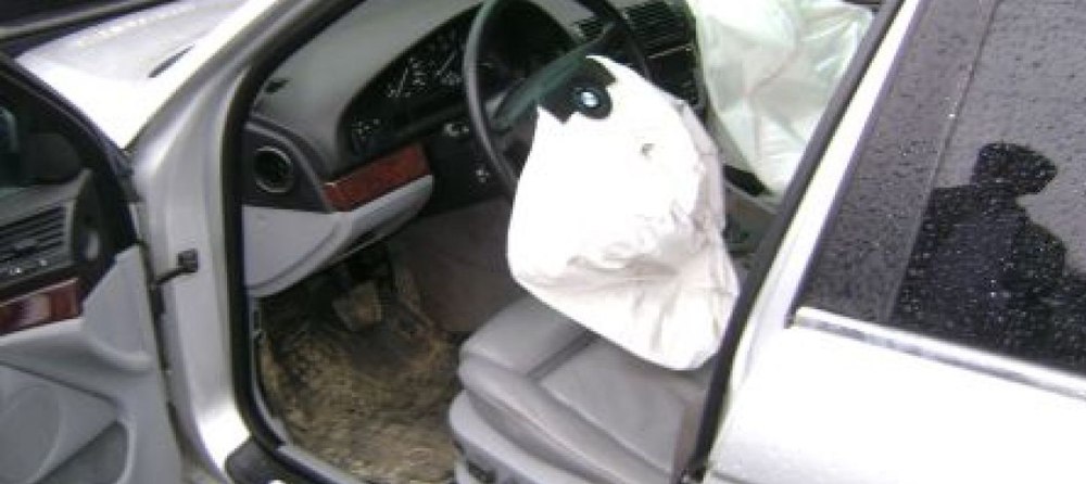 Moarte stupidă: un copil de patru ani a decedat după ce s-a declanșat airbagul în urma unei tamponări