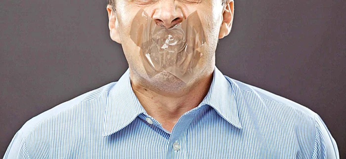 
    Deşi locuiesc în aceeaşi casă, unui botoşănean i s-a interzis legal să-i mai adreseze vreun cuvânt nevestei  