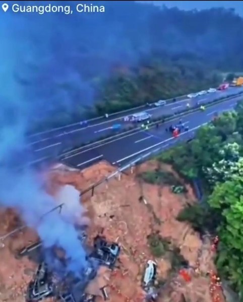 Dezastru pe o autostradă din China: 19 morți în urma surpării unei porțiuni de drum din provincia Guangdong VIDEO
