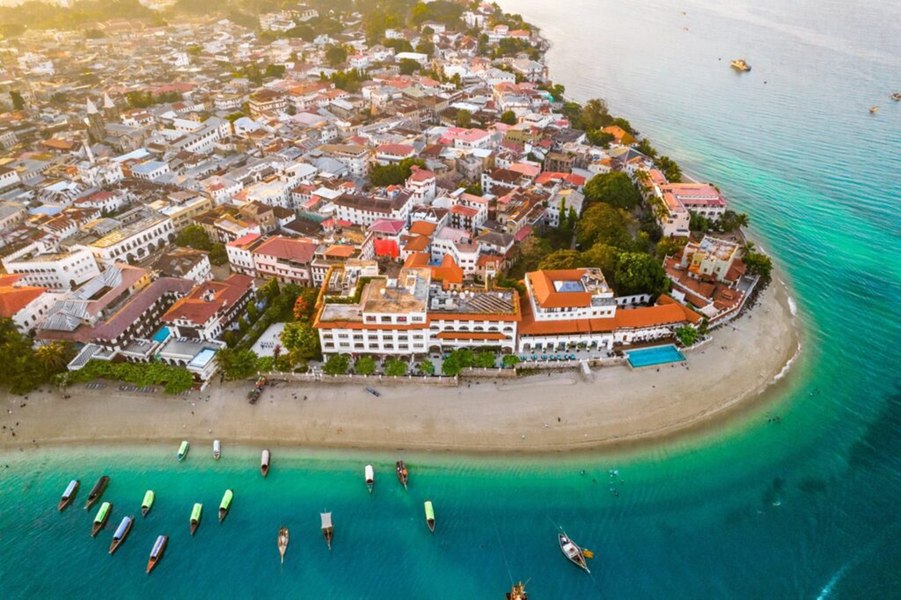 Mai mulți români au fost înșelați de o agenție de turism. Au plătit pentru vacanțe „de vis” în Zanzibar, de care nu s-au putut bucura