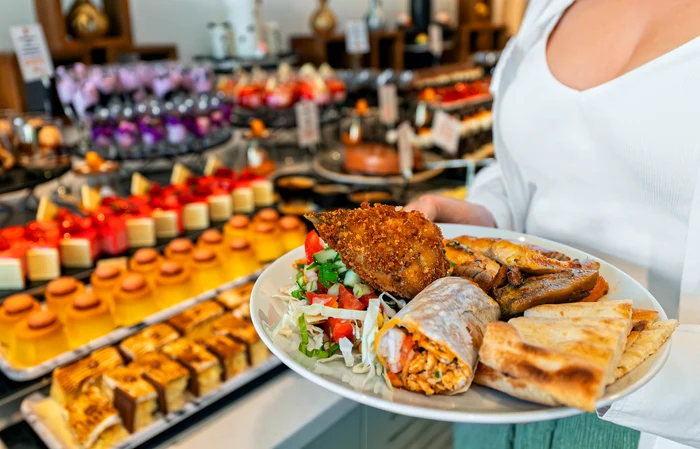 ANALIZĂ All inclusive vs. a la carte. Ce e mai avantajos pentru turiști și ce poate fi profitabil pentru afaceri ANALIZĂ