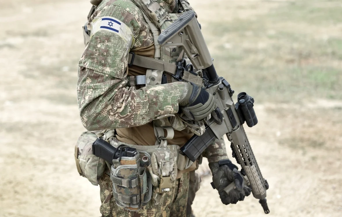 Franța este acuzată că livrează „constant” material militar Israelului FOTO: Shutterstock