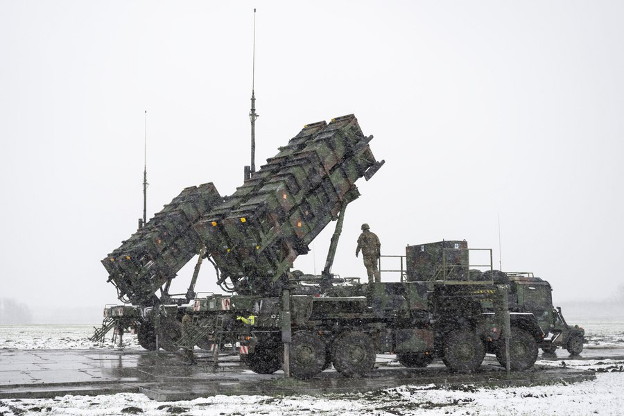SUA prioritizează comenzile pentru sistemele de apărare antiaeriană Patriot către Ucraina 