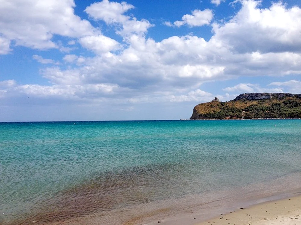 Poetto, o destinaţie de vis în top 10 cele mai frumoase plaje din Italia 