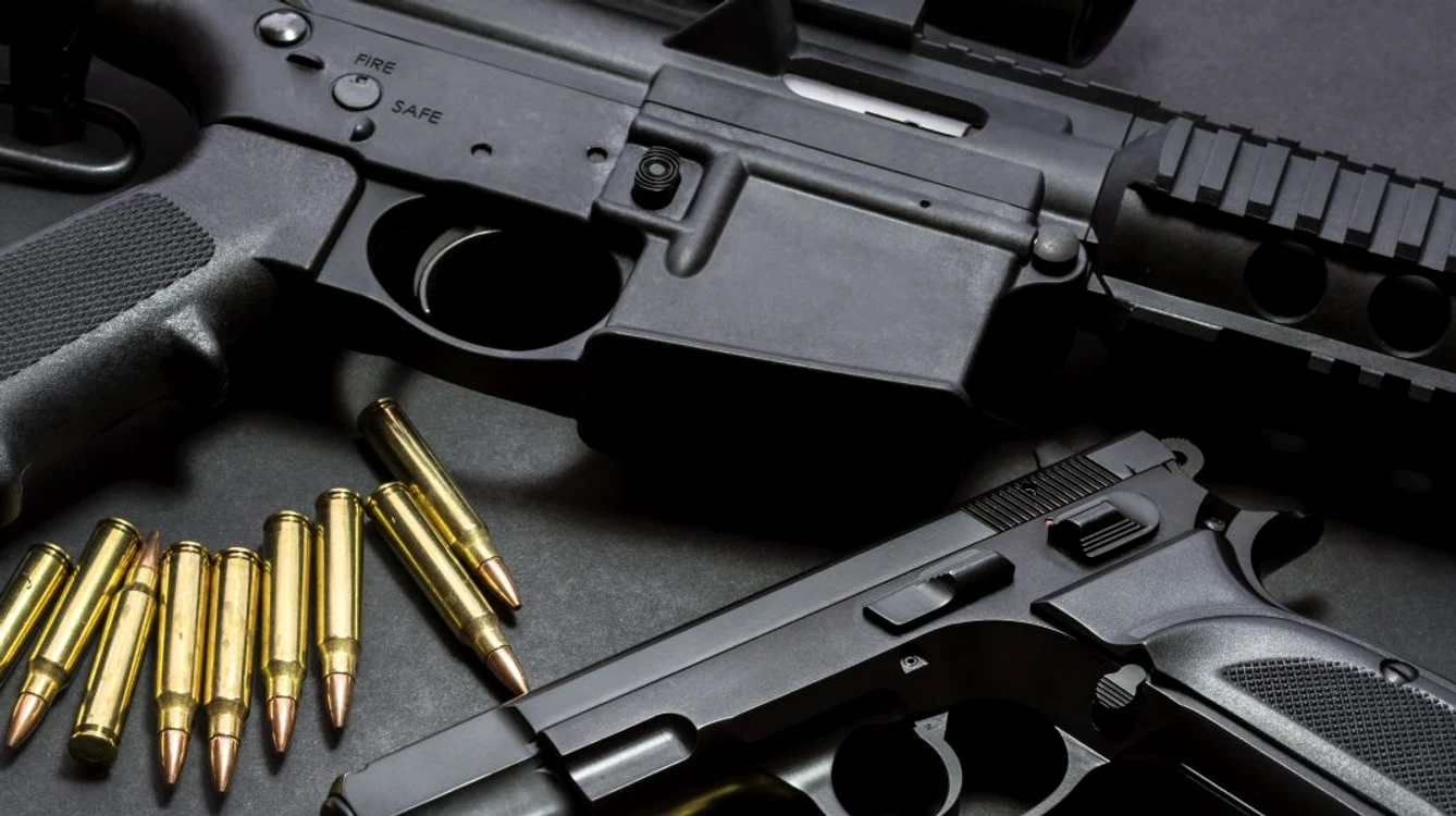 
    Posesorul pistolului a fost arestat preventiv întrucât nu deținea permis de port-armă Sursă foto: Profimedia   