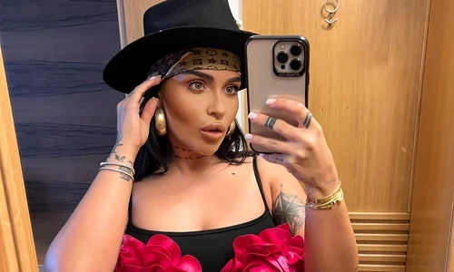 Artista își dorea să plece câteva zile în Italia, la Roma, dar pentru că zborul i-a fost deja anulat de trei ori 