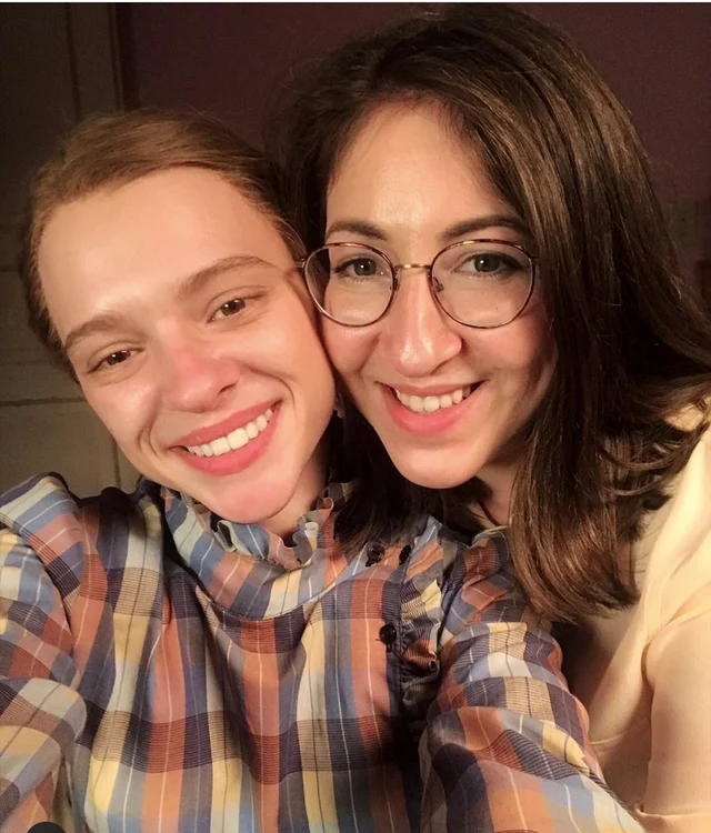 Shira Haas alături de Deborah Feldman, scriitoarea care a inspirat scenariul filmului