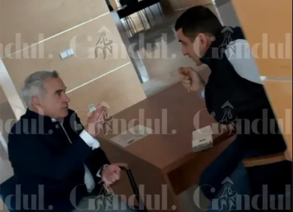 Întâlnire discretă între George Simion și Călin Georgescu, înaintea votului PSD legat de susținerea acordată premierului Ilie Bolojan