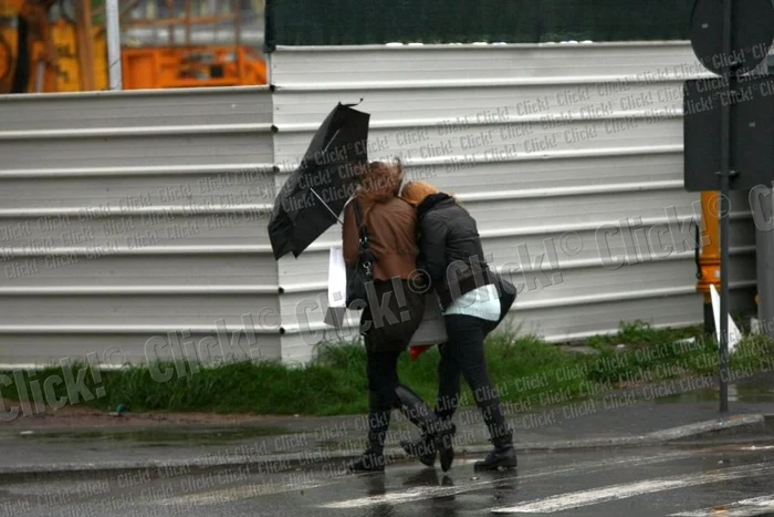 Furtuna de miercuri seară din Bucureşti (Foto: Dorin Constanda)
