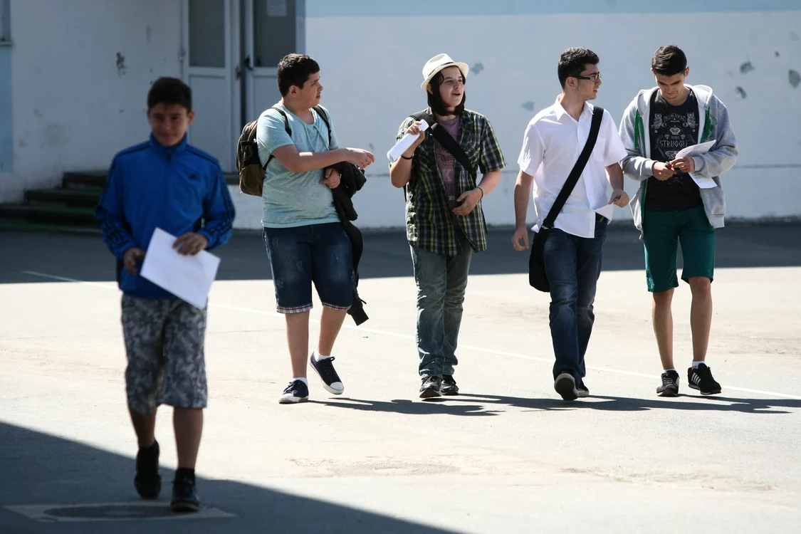 
    Primii elevi au ieşit din examen în jurul orei 10.30  