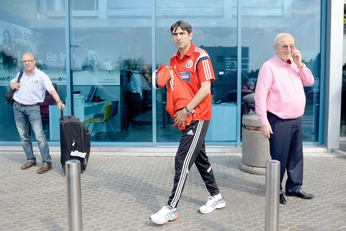 
    Victor Piţurcă va lăsa  naţionala, posibilii  înlocuitori fiind  Olăroiu, Bölöni,  Dan Petrescu sau  Cosmin Contra Foto: Mediafax  