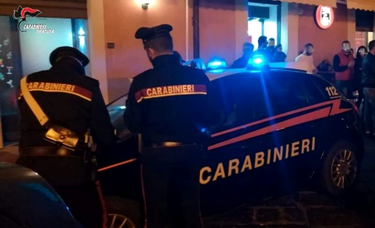 
    16 români au sfidat restricțiile din Italia, în plină pandemie de coronavirusFOTO: (observator.tv)  