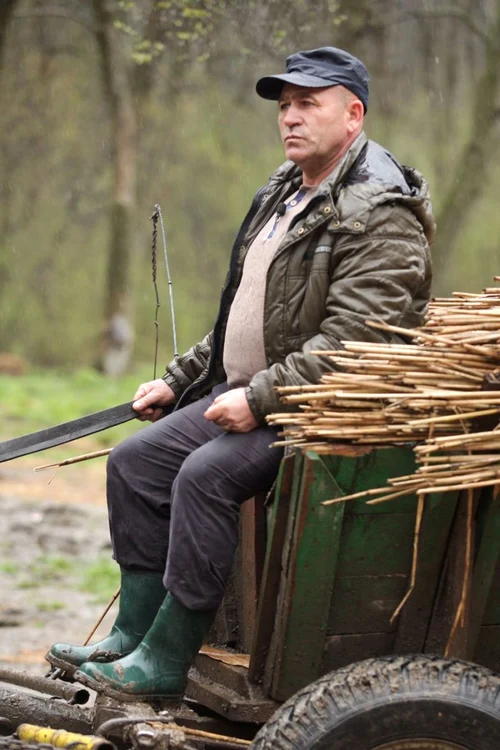 Nea Raţă le-a întins concurenţilor de la "Ferma Vedetelor" o mână de ajutor când au avut nevoie