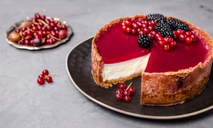 Cheesecake cu jeleu  Sursa foto shutterstock 2009143628 jpg