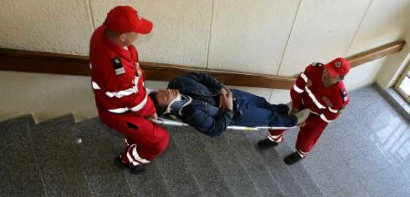 Victimele au fost scoase din clădire şi au primit îngrijiri medicale