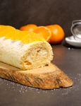 Rulada cu crema de vanilie si mandarine  Sursa foto shutterstock 2373229325 jpg