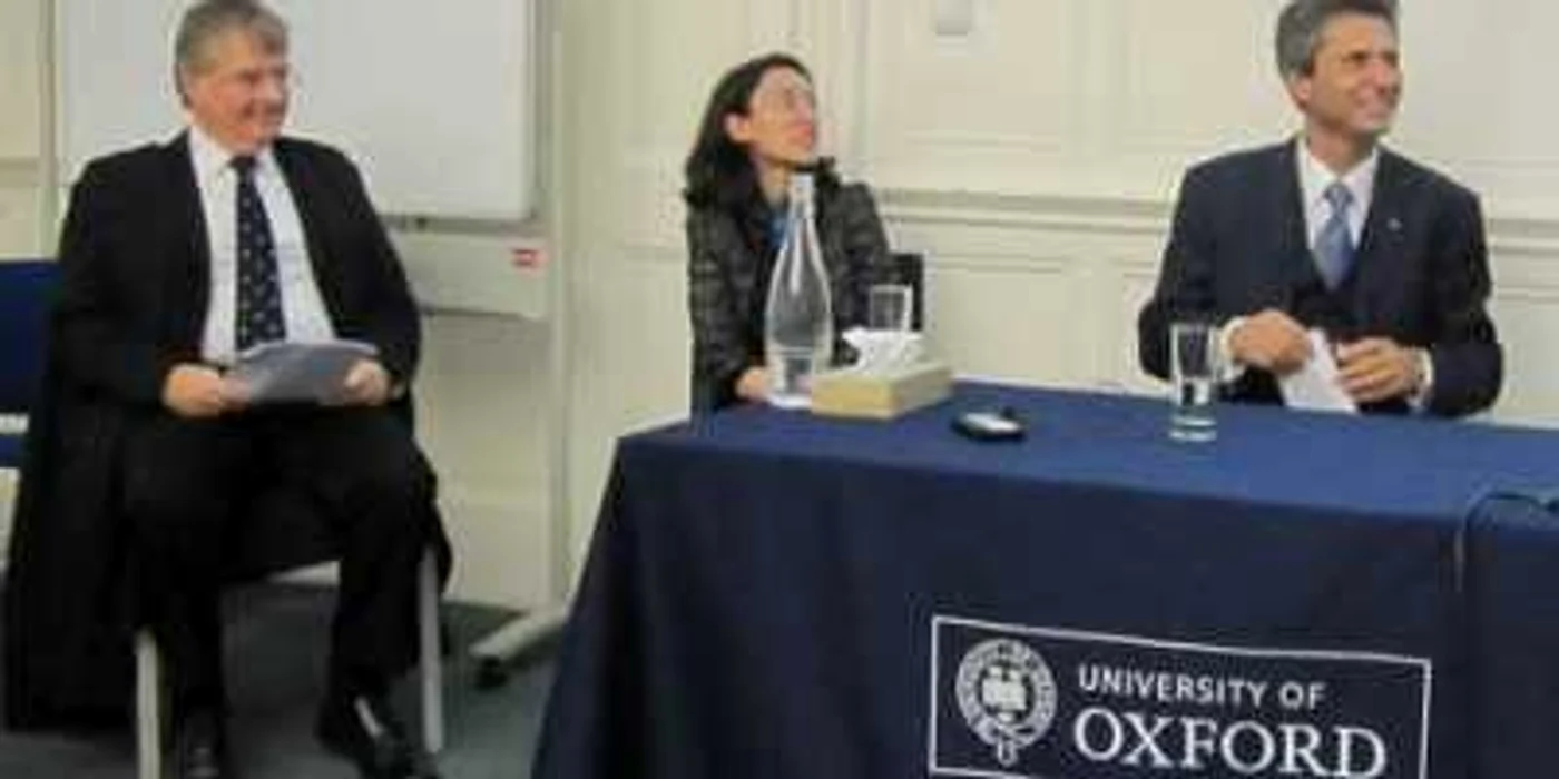 Profesorul Martin Maiden (dreapta) susţine că limba română este ”sora pierdută a limbilor romanice”   FOTO: Oxford University