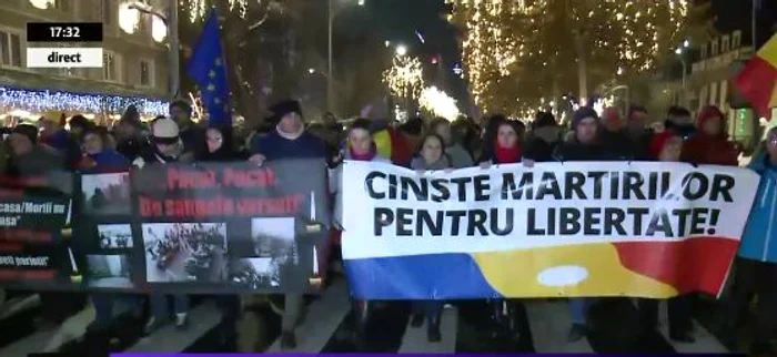 Mii de oameni au ieșit în stradă pentru comemorarea Eroilor Revoluției FOTO: Inquam Photos/ Octav Ganea