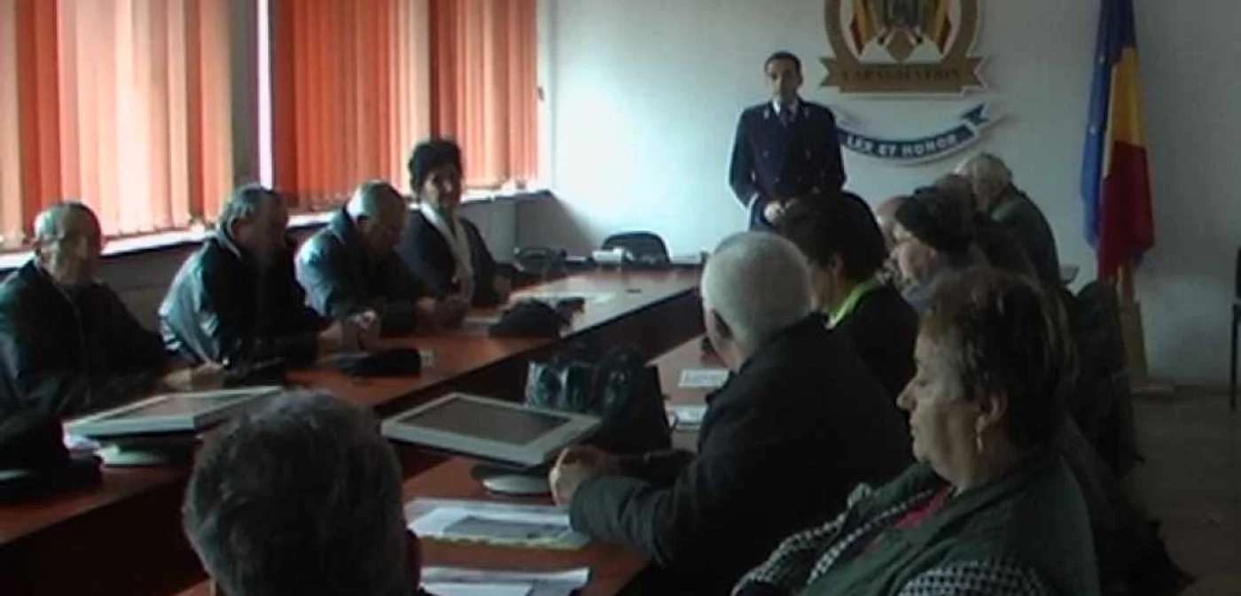 Membrii asociaţiilor de locatari s-au întâlnit ieri cu poliţiştii cărăşeni