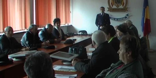 Membrii asociaţiilor de locatari s-au întâlnit ieri cu poliţiştii cărăşeni