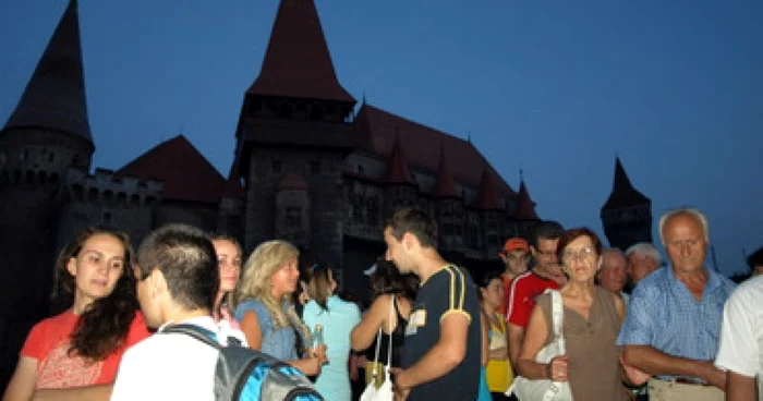 Hunedoara: Zilele castelului - Buluc la primul cinema în aer liber de la Hunedoara (Galerie FOTO)