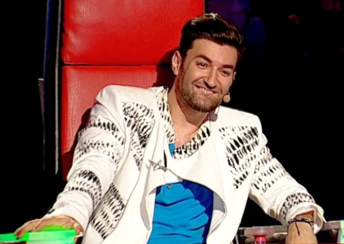 
    Loredana Ciubotaru (22 de ani) l-a cucerit pe Smiley La Vocea României. (captură Voyo.ro)  