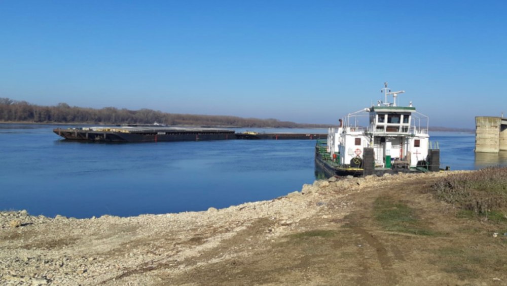 O barjă încărcată cu peste 1000 de tone îngrășământ de azot s-a scufundat în Dunăre, la Zimnicea