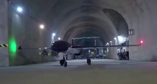 Drone ale armatei iraniene depozitate într-o baza subterana din Muntii Zagros FOTO Captura YouTube