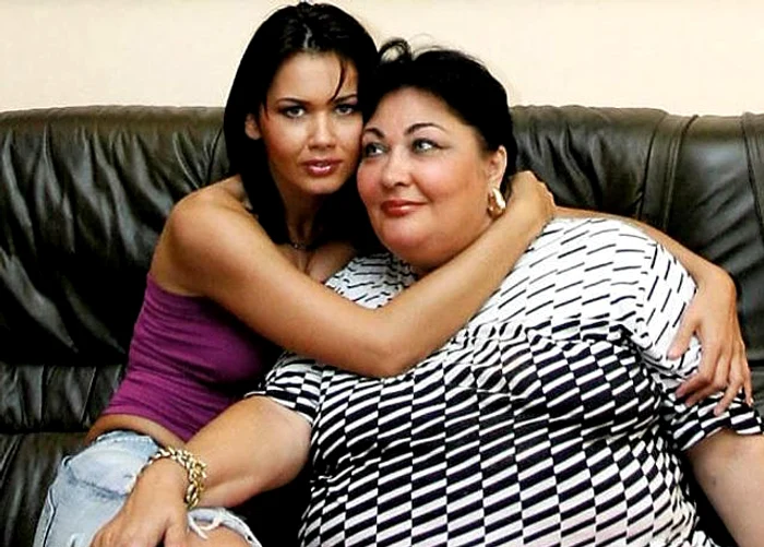 Oana Zăvoranu și regretata sa mamă / foto: social media