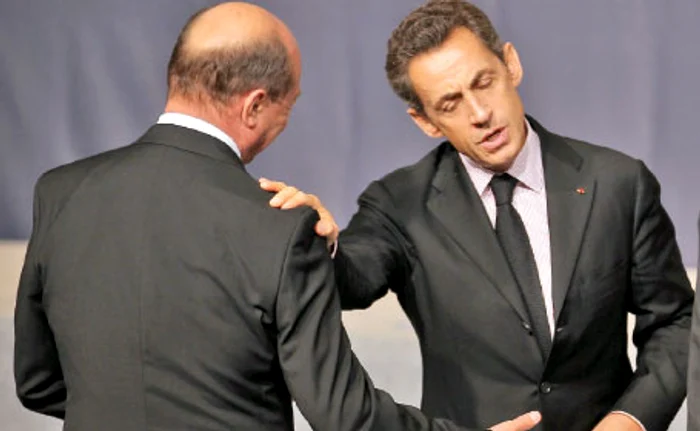 
    Traian Băsescu şi Nicolas Sarkozy, surprinşi într-un dialog mai puţin cordial. Foto: guliver/getty images  