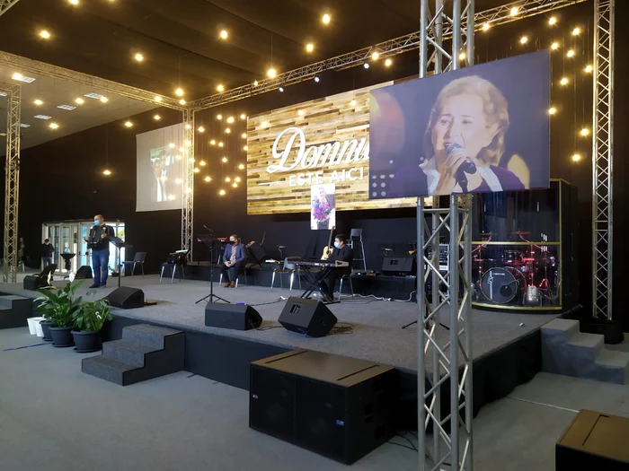 Familia și frații de credință de la biserica penticostală s-au reunit luni la Romexpo, la sala Bisericii Renovatio, unde i-au adus un omagiu lui Gabi Luncăfoto:BLITZ