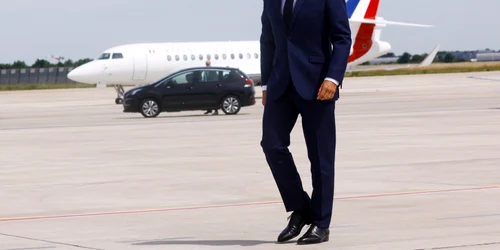 Emmanuel Macron aeroport jpg