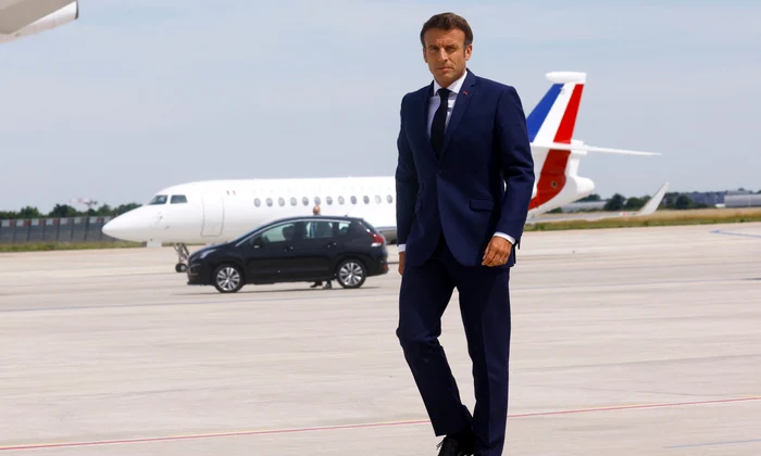Emmanuel Macron aeroport jpg