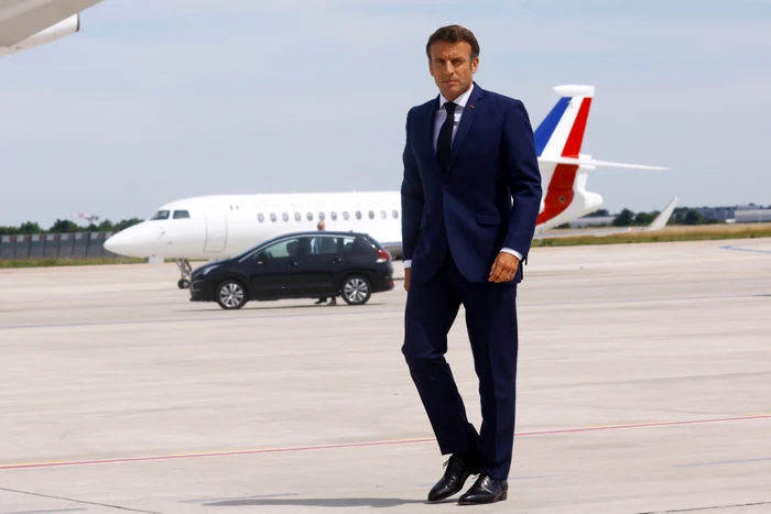 Emmanuel Macron aeroport jpg