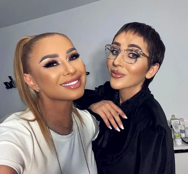 Anamaria Prodan, la deschiderea salonului de make al Danei Roba. Sursă: Facebook