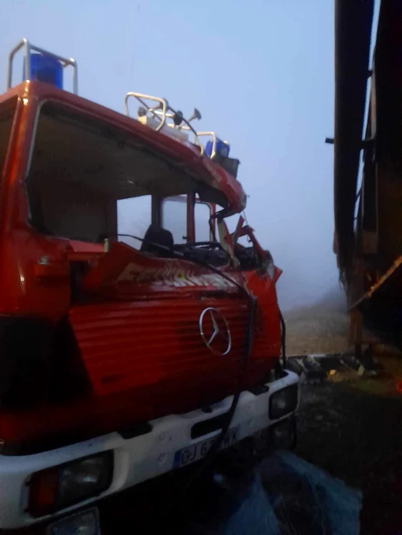 Autospeciala a intrat în capul benzii transportoare Foto: Sunclick