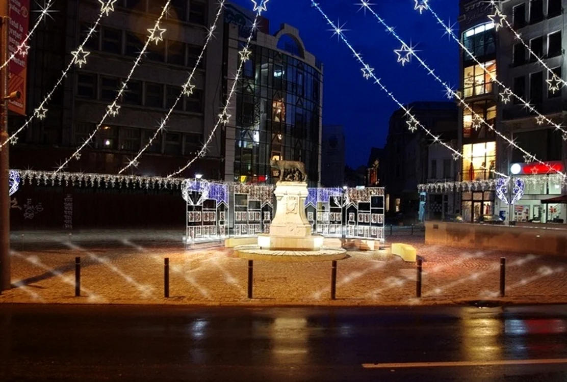 Statuia „Lupoaica” va fi iluminată special de sărbători