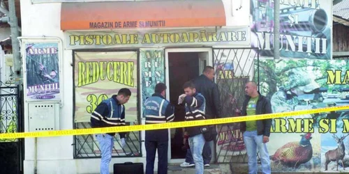 Studentula  furat un pistol pentru a face rost de bani să-şi cumpere droguri Foto