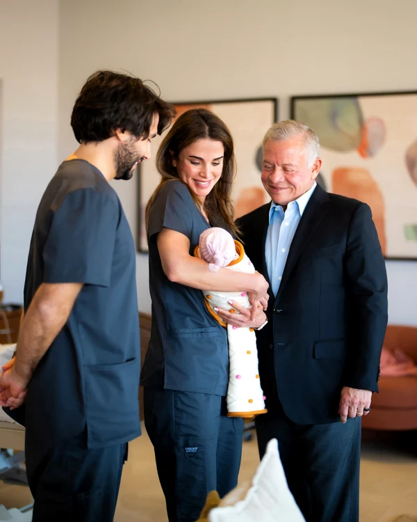 Regina Raniași Regele Abdullah cu Prințesa Amina Foto Facebook jpg