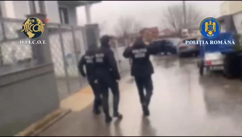 Poliţist de frontieră, reţinut de DIICOT. Este acuzat că a obligat o fată de 17 ani să se prostitueze