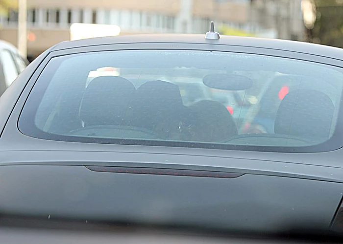 Cristea şi noua lui iubită s-au sărutat cu foc în maşină la fiecare semafor