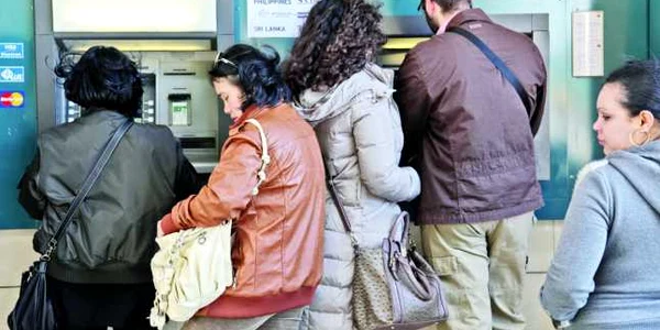 Banci Cipru AFP