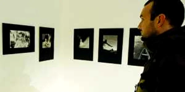 Fotografiile vor sta la Muzeul de Artă până mâine seara