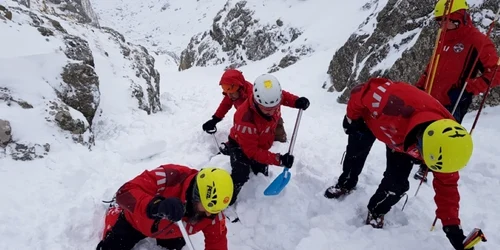actiune salvamontişti Facebook Salvamont Prahova jpg