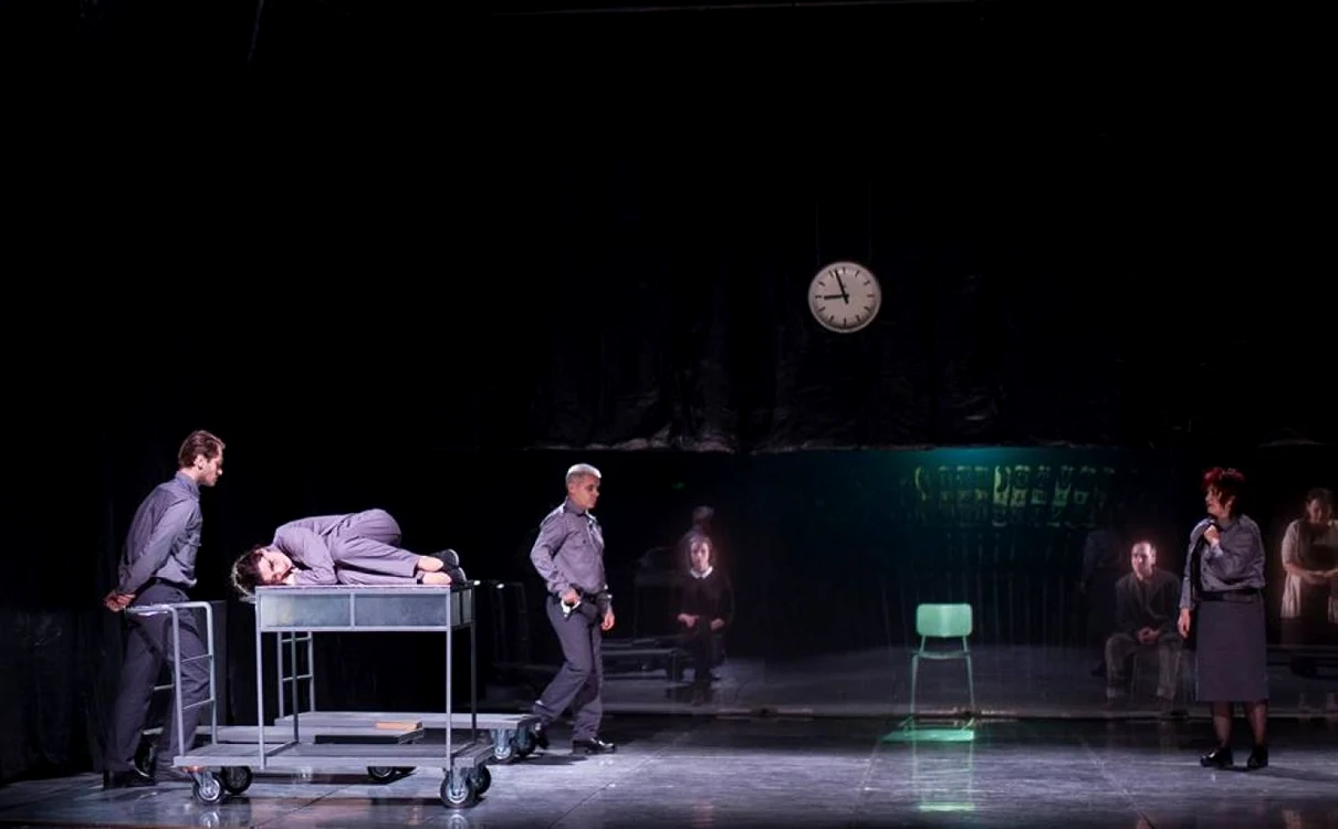 Teatrul „Sică Alexandrescu” din Braşov dansand in noapte