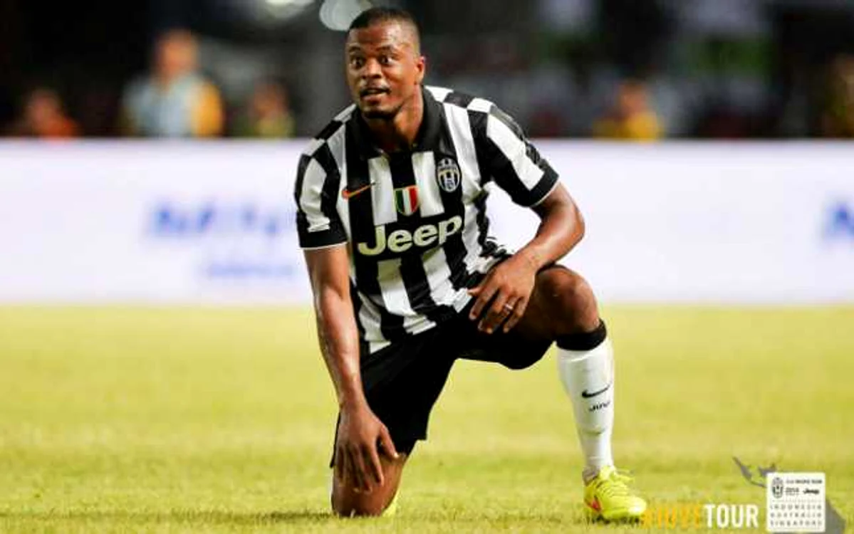 Patrice Evra FOTO Sunt Iulian Anghel, editor Adevărul, şi consider că este penibil să specific sursele fotografiilor
