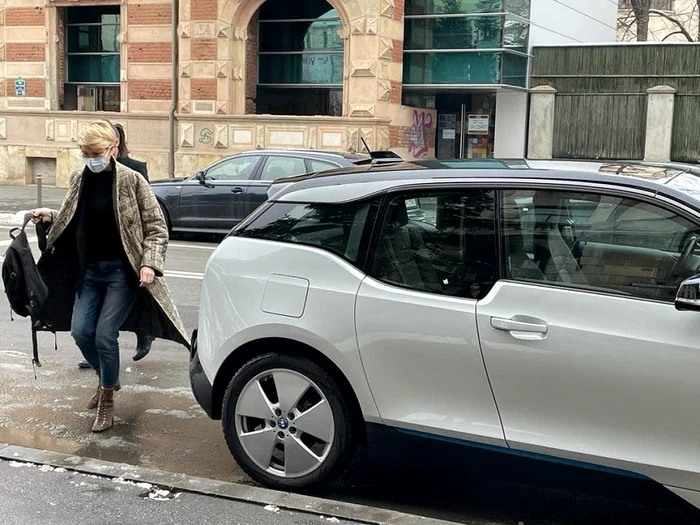 Raluca Turcan a venit la Ministerul Muncii cu o maşină electricăfoto: arhivă personală