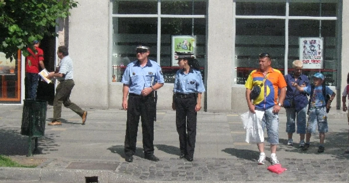 Trei tineri cercetaţi pentru furt calificat
