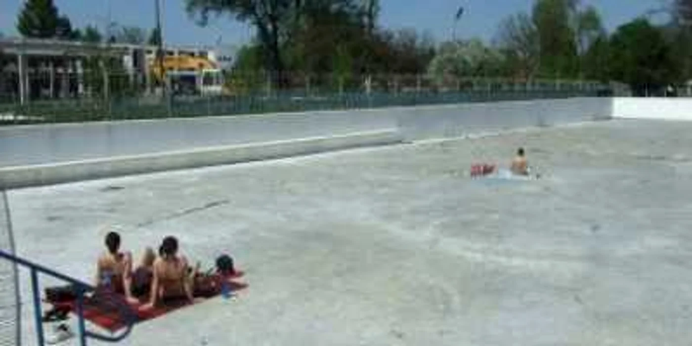 Satu Mare: Ţânţaş ţine ştrandul închis până în mai 2010